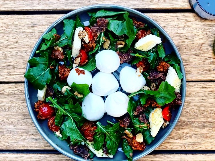 Image of Plate the saladArrange the bocconcini in the middle of a...